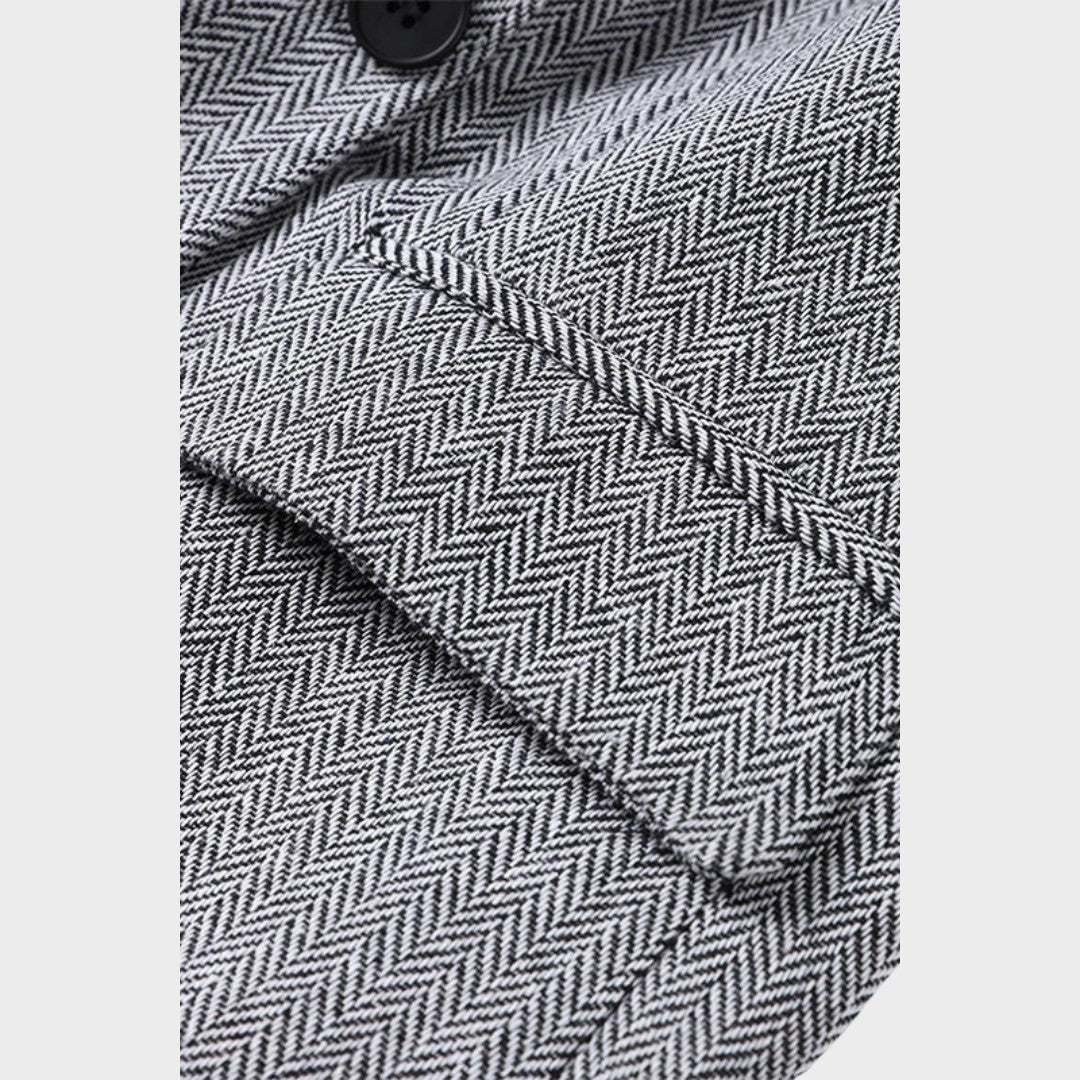 Каролина – Уникален Триделен Костюм за Стил и Комфорт