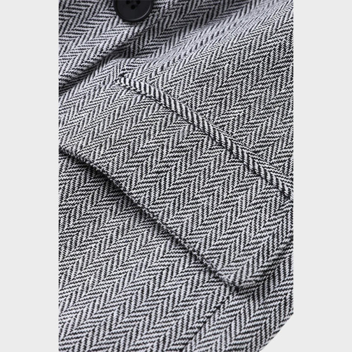 Каролина – Уникален Триделен Костюм за Стил и Комфорт