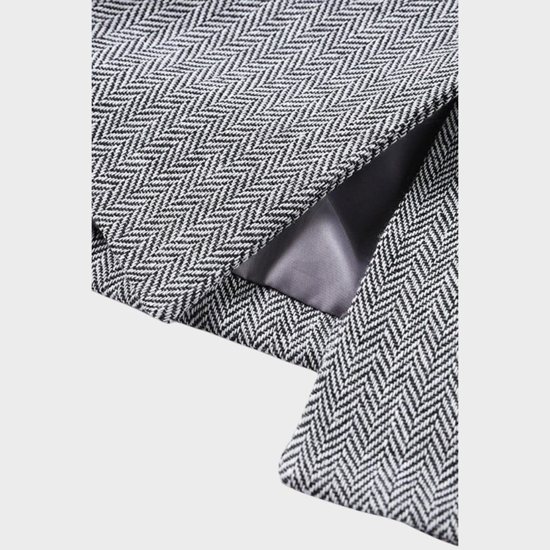 Каролина – Уникален Триделен Костюм за Стил и Комфорт