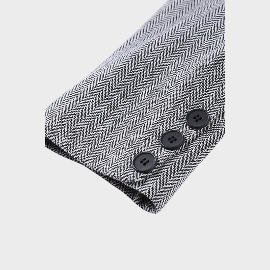 Каролина – Уникален Триделен Костюм за Стил и Комфорт