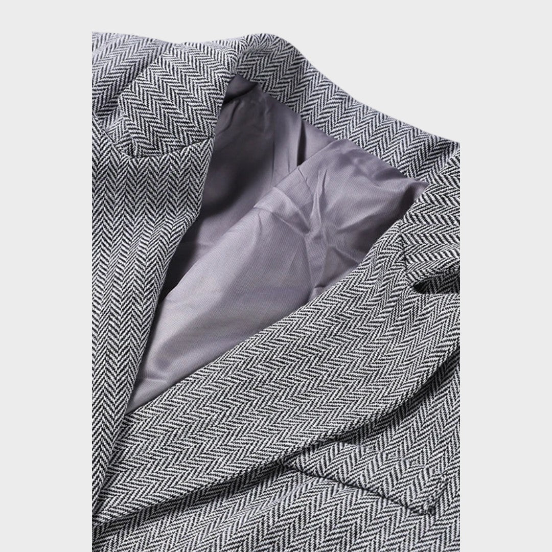 Каролина – Уникален Триделен Костюм за Стил и Комфорт