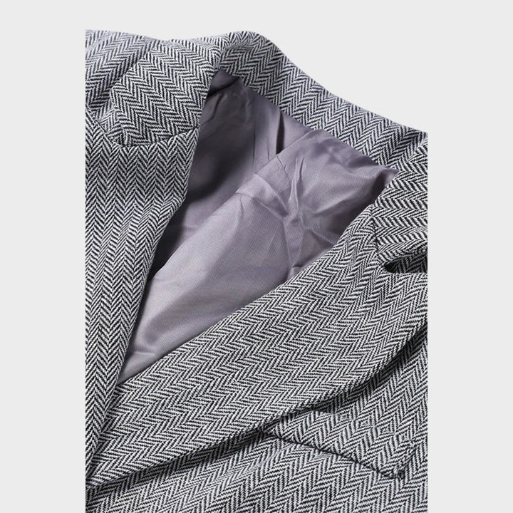 Каролина – Уникален Триделен Костюм за Стил и Комфорт