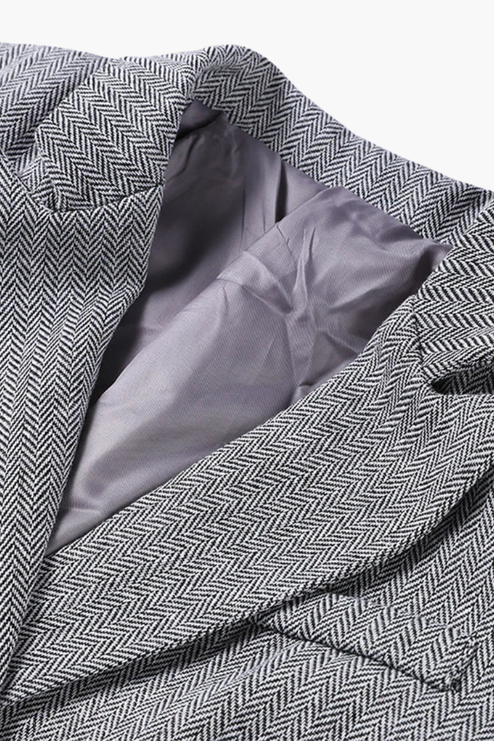 Каролина – Уникален Триделен Костюм за Стил и Комфорт