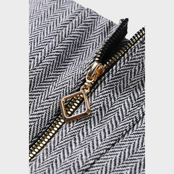 Каролина – Уникален Триделен Костюм за Стил и Комфорт