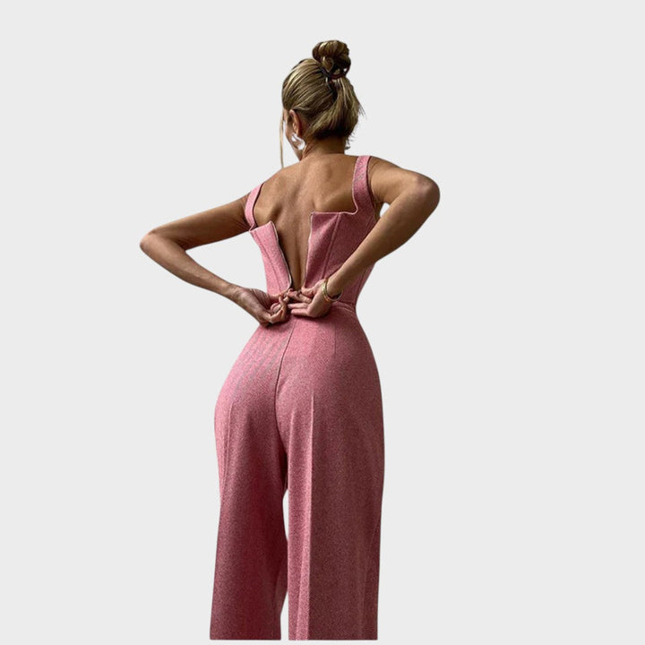 Каролина – Уникален Триделен Костюм за Стил и Комфорт