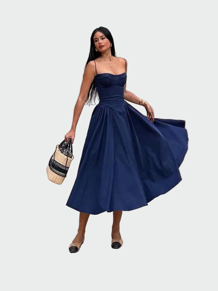 Елегантна сатенена макси рокля с тънки презрамки