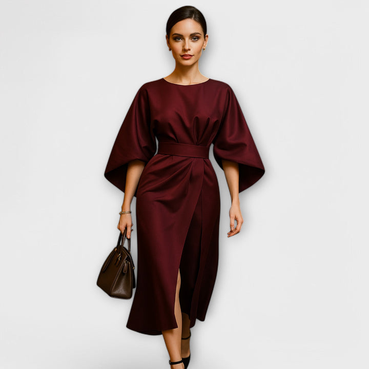 Елегантна рокля с ръкави за специални поводи