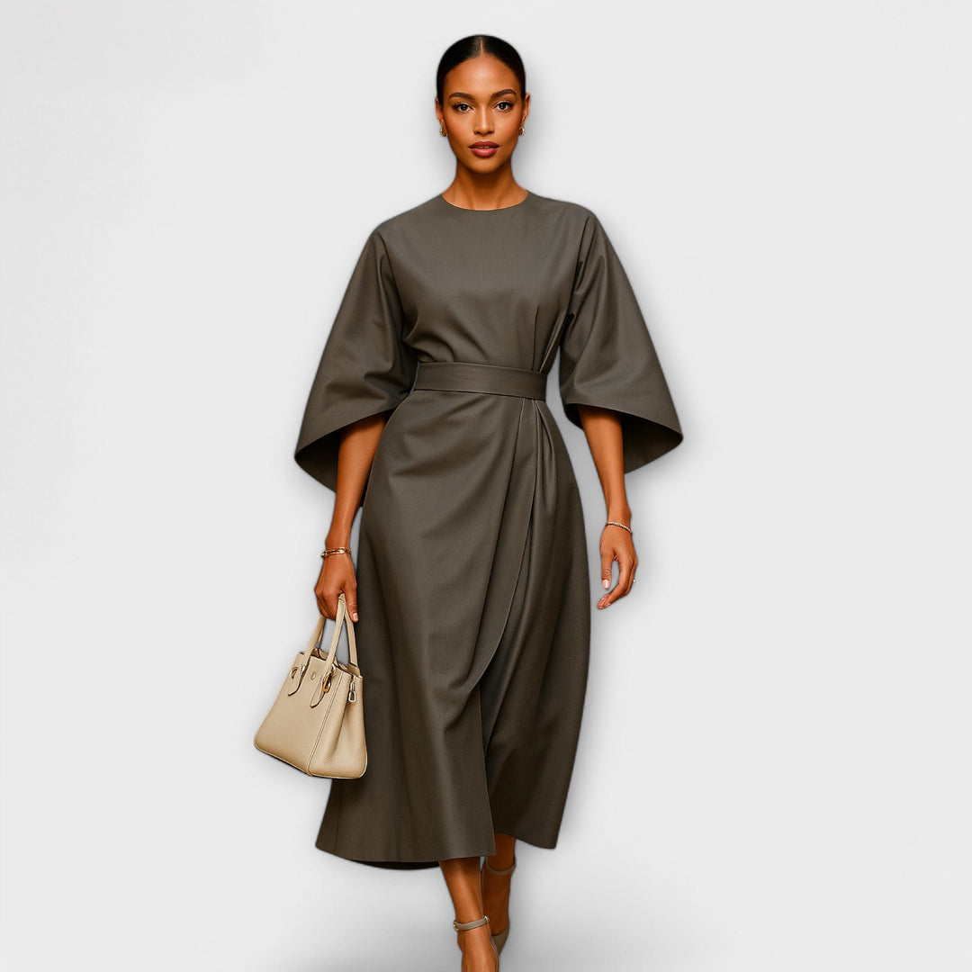 Елегантна рокля с ръкави за специални поводи