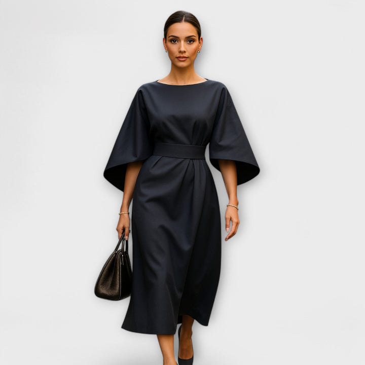 Елегантна рокля с ръкави за специални поводи