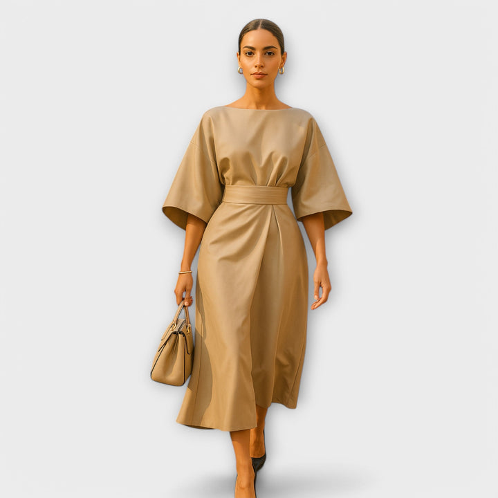 Елегантна рокля с ръкави за специални поводи