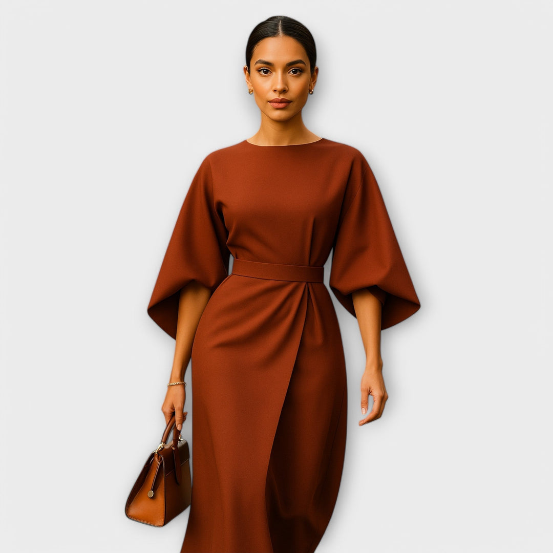 Елегантна рокля с ръкави за специални поводи