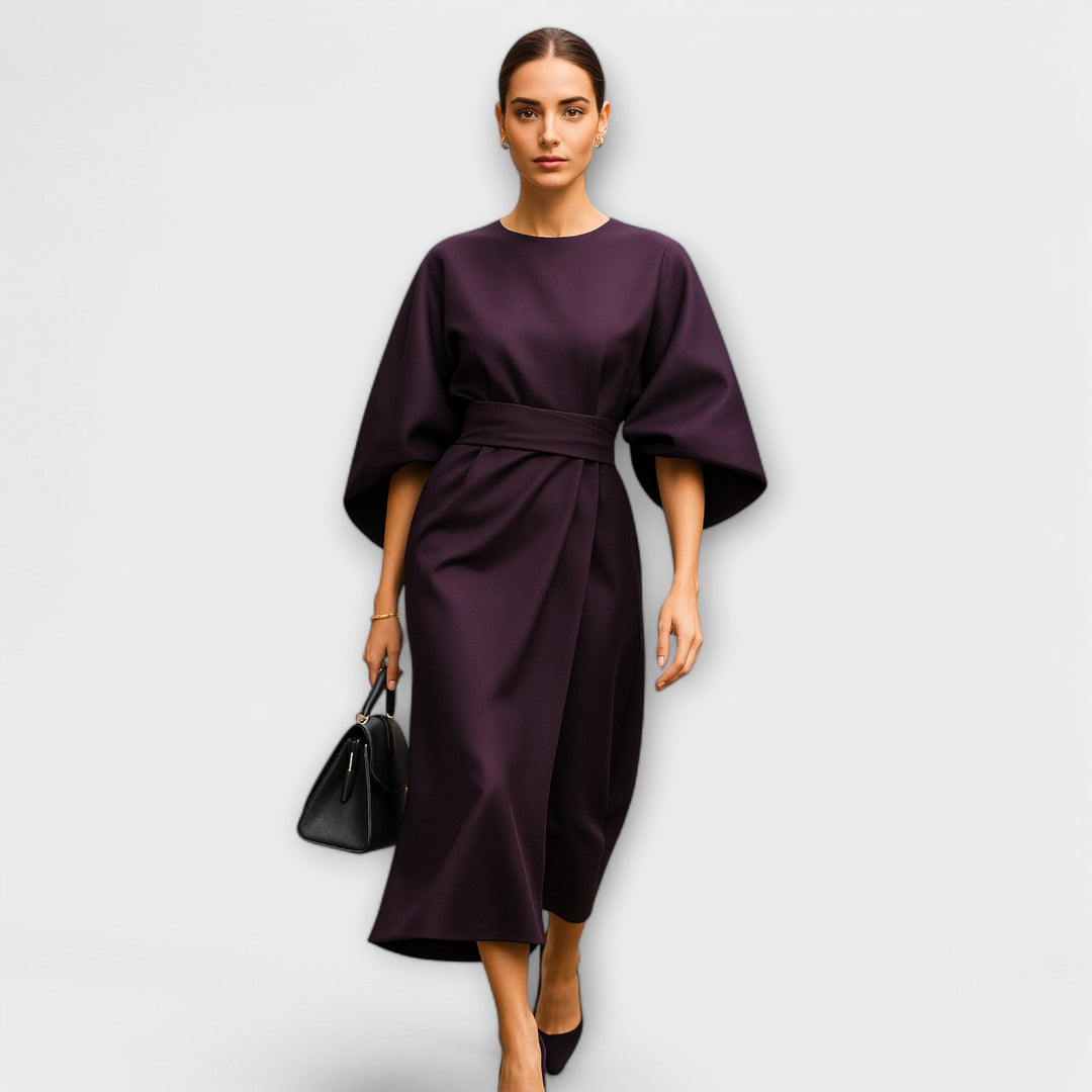 Елегантна рокля с ръкави за специални поводи