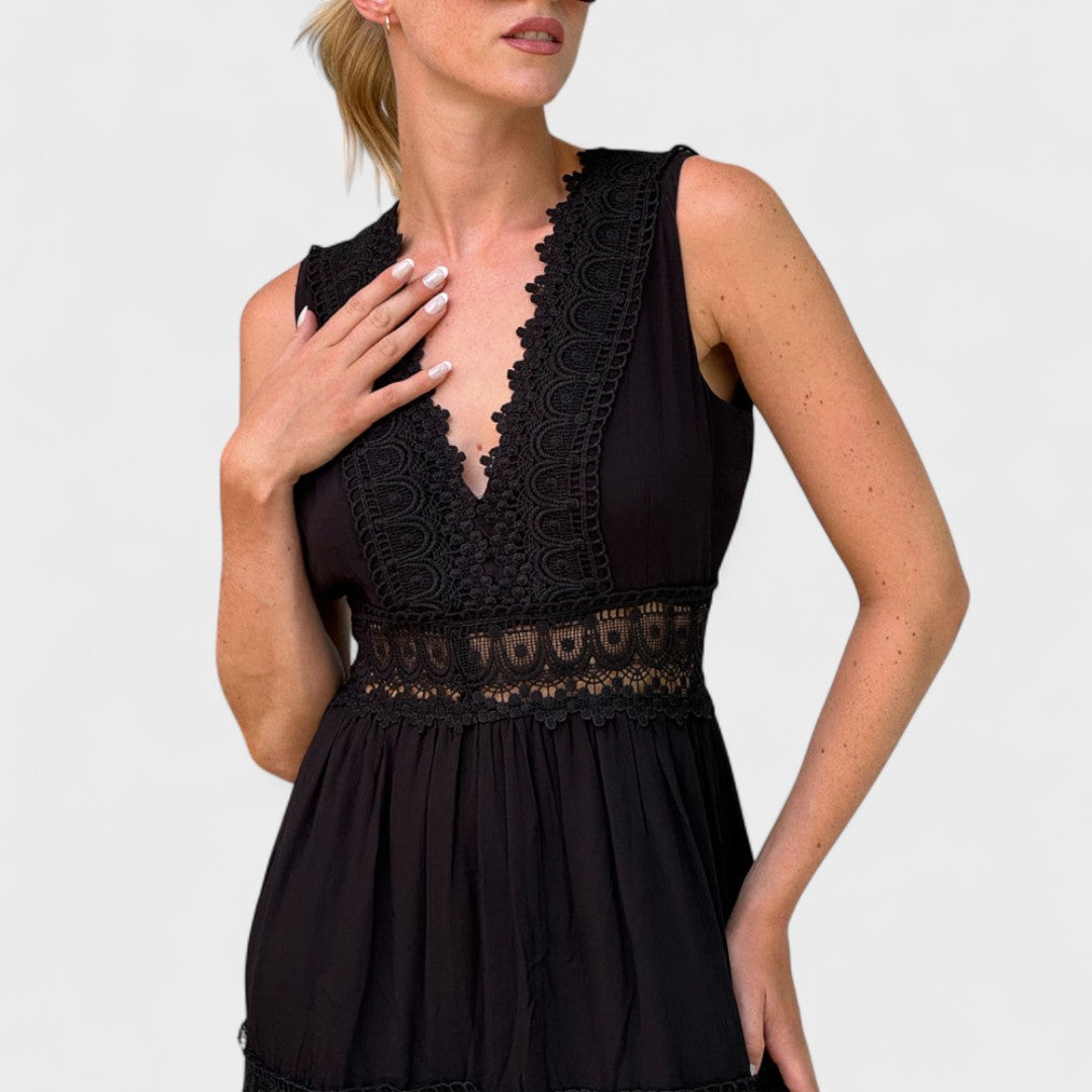 Елена - Елегантна Чипкова Рокля с V-Изрез за Специални Поводи