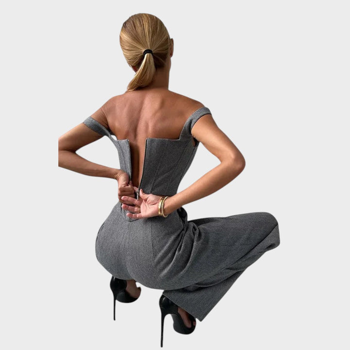 Каролина – Уникален Триделен Костюм за Стил и Комфорт