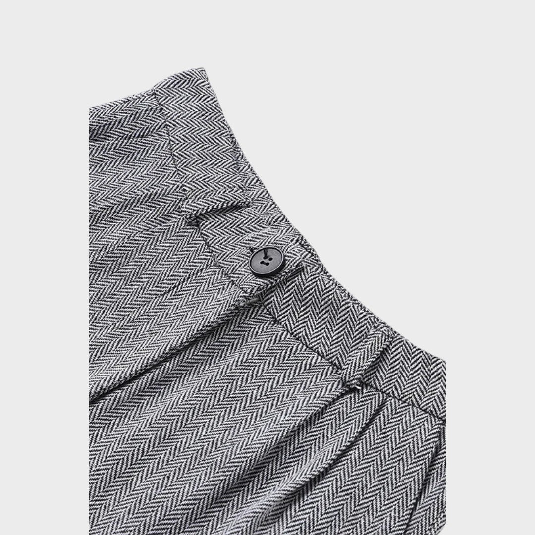 Каролина – Уникален Триделен Костюм за Стил и Комфорт