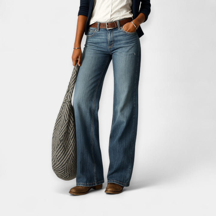 Класически дънки за всеки ден и стил