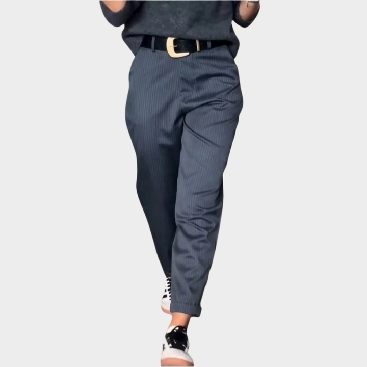 Елегантни панталони с акцент на шевовете