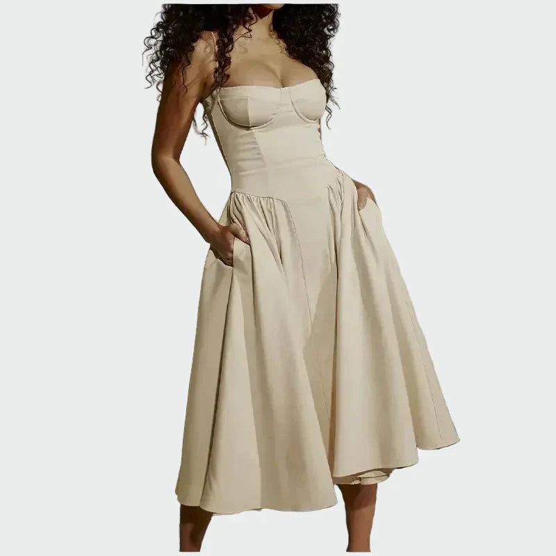 Елегантна сатенена макси рокля с тънки презрамки