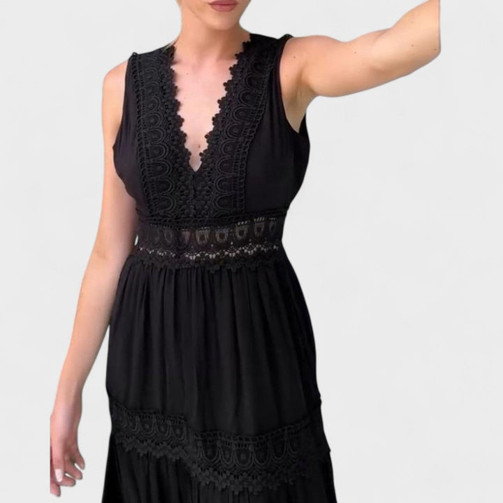 Елена - Елегантна Чипкова Рокля с V-Изрез за Специални Поводи