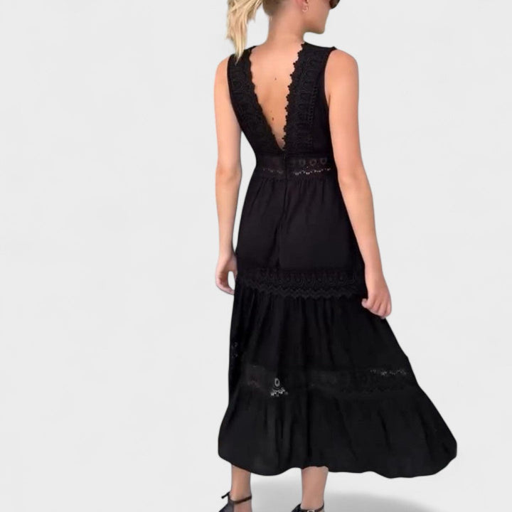 Елена - Елегантна Чипкова Рокля с V-Изрез за Специални Поводи