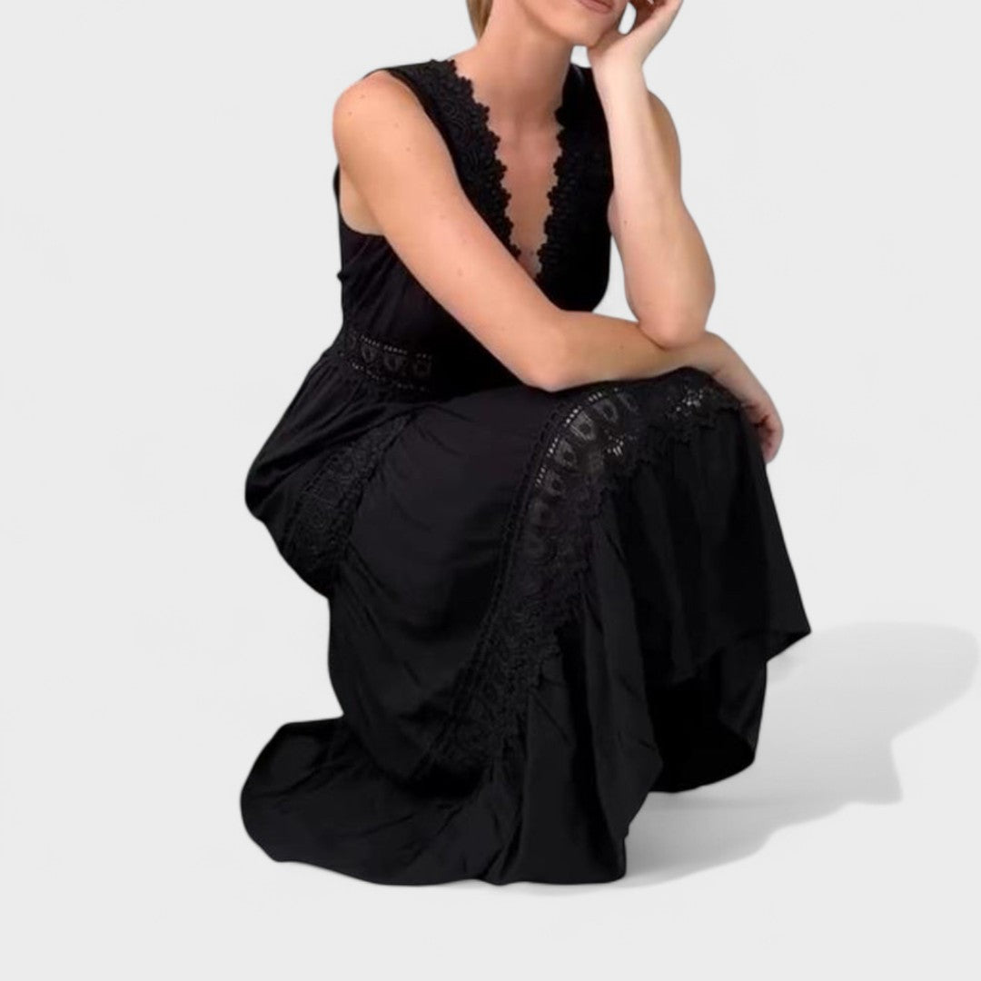 Елена - Елегантна Чипкова Рокля с V-Изрез за Специални Поводи