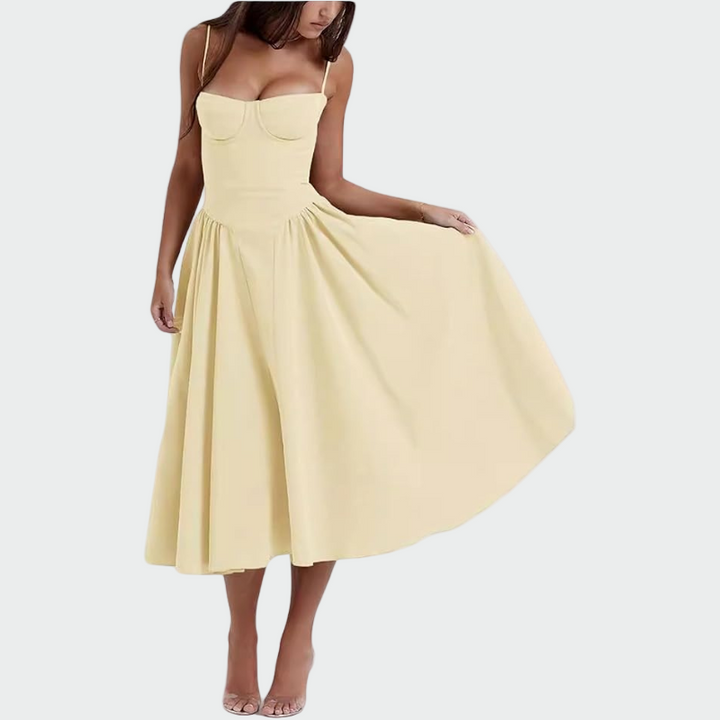 Елегантна сатенена макси рокля с тънки презрамки