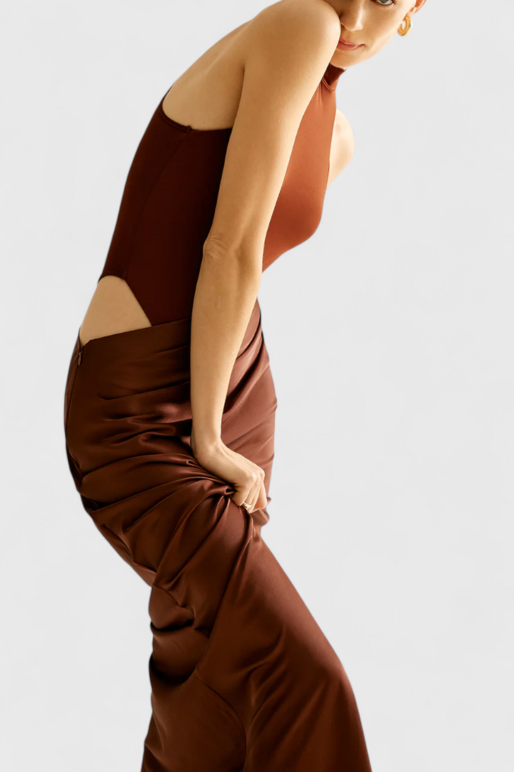 Леона Макси Рокля с Изтънчен Стил и Издължен Силует