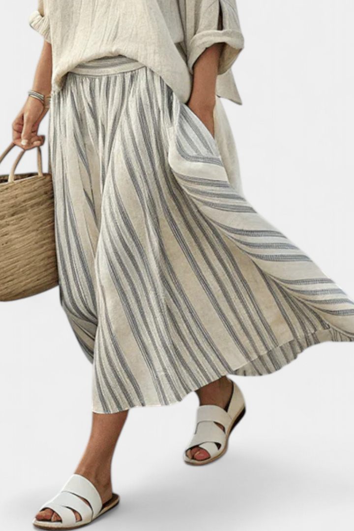 Комплект Daisy с Oversize тениска и ленена пола за елегантен стил