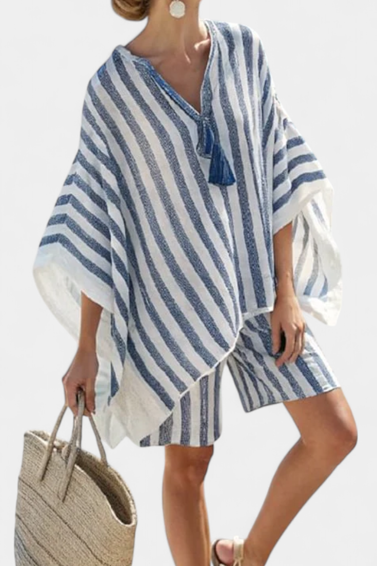 Комплект с райе на Нанси - стилна oversized тениска и елегантни шорти