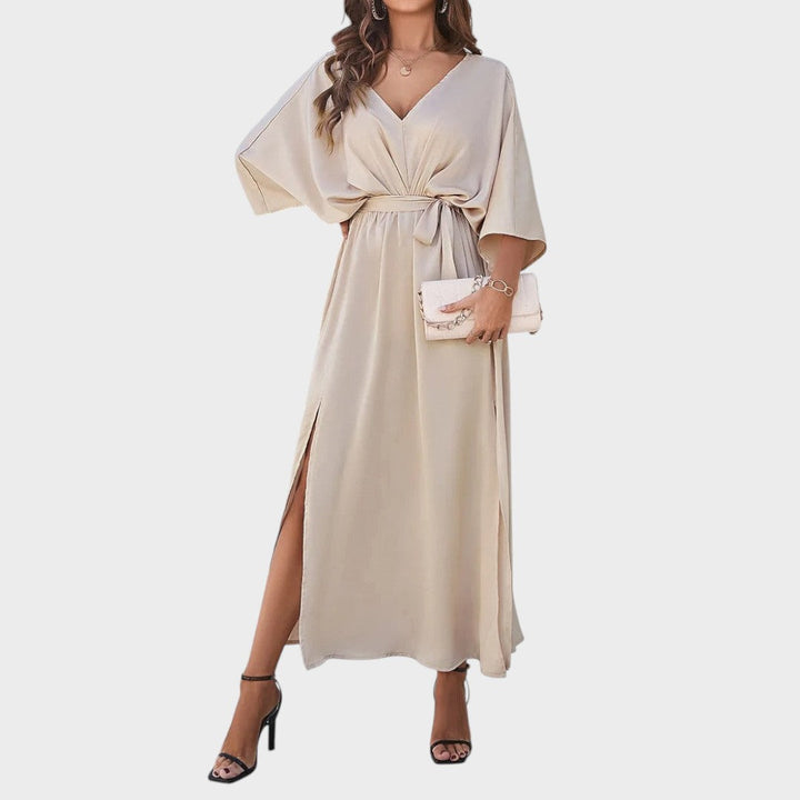 Cvita - Elegant V-Neck Dress for Effortless Style

Cvita - Елегантна рокля с V-образно деколте за лесен стил