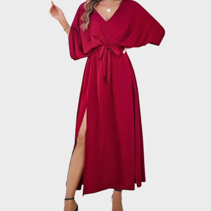 Cvita - Elegant V-Neck Dress for Effortless Style

Cvita - Елегантна рокля с V-образно деколте за лесен стил